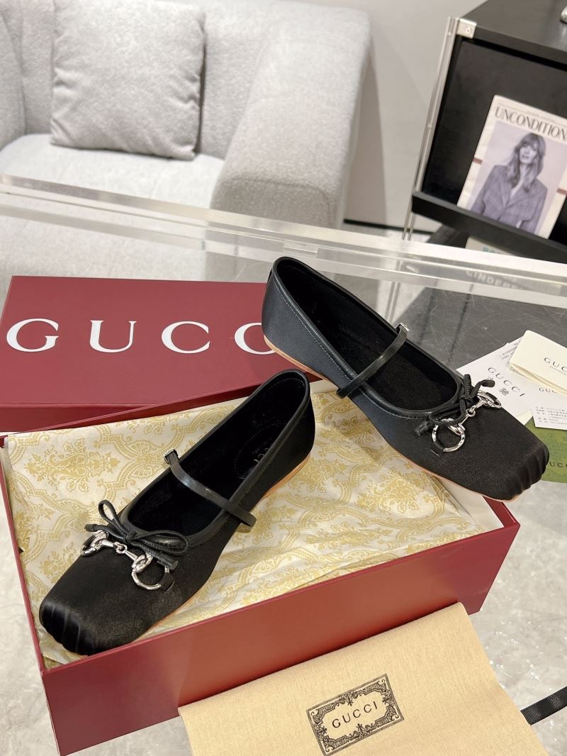 Gucci Flat Shoes